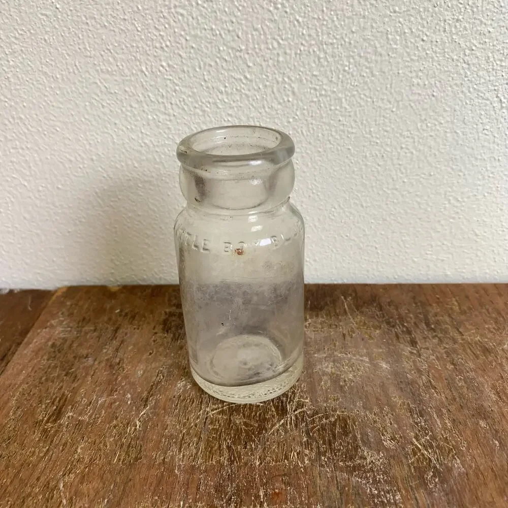 Owen Illinois Little Boy Blue Blueing laundry whitener 1910-40s embossed‎ bottle